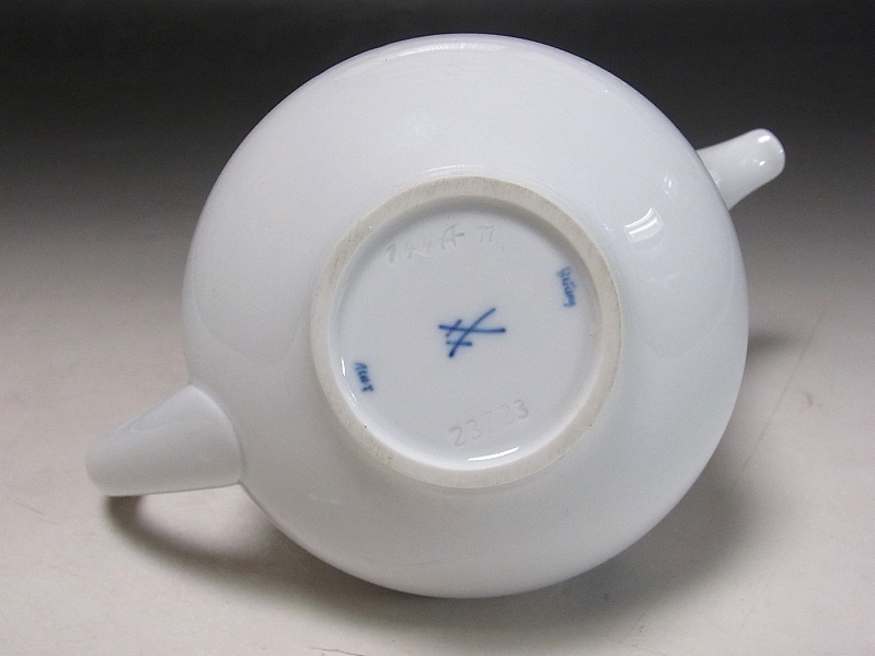 □美品 MEISSEN マイセン 双剣マーク VIP ホワイト ティーポット□シンプル