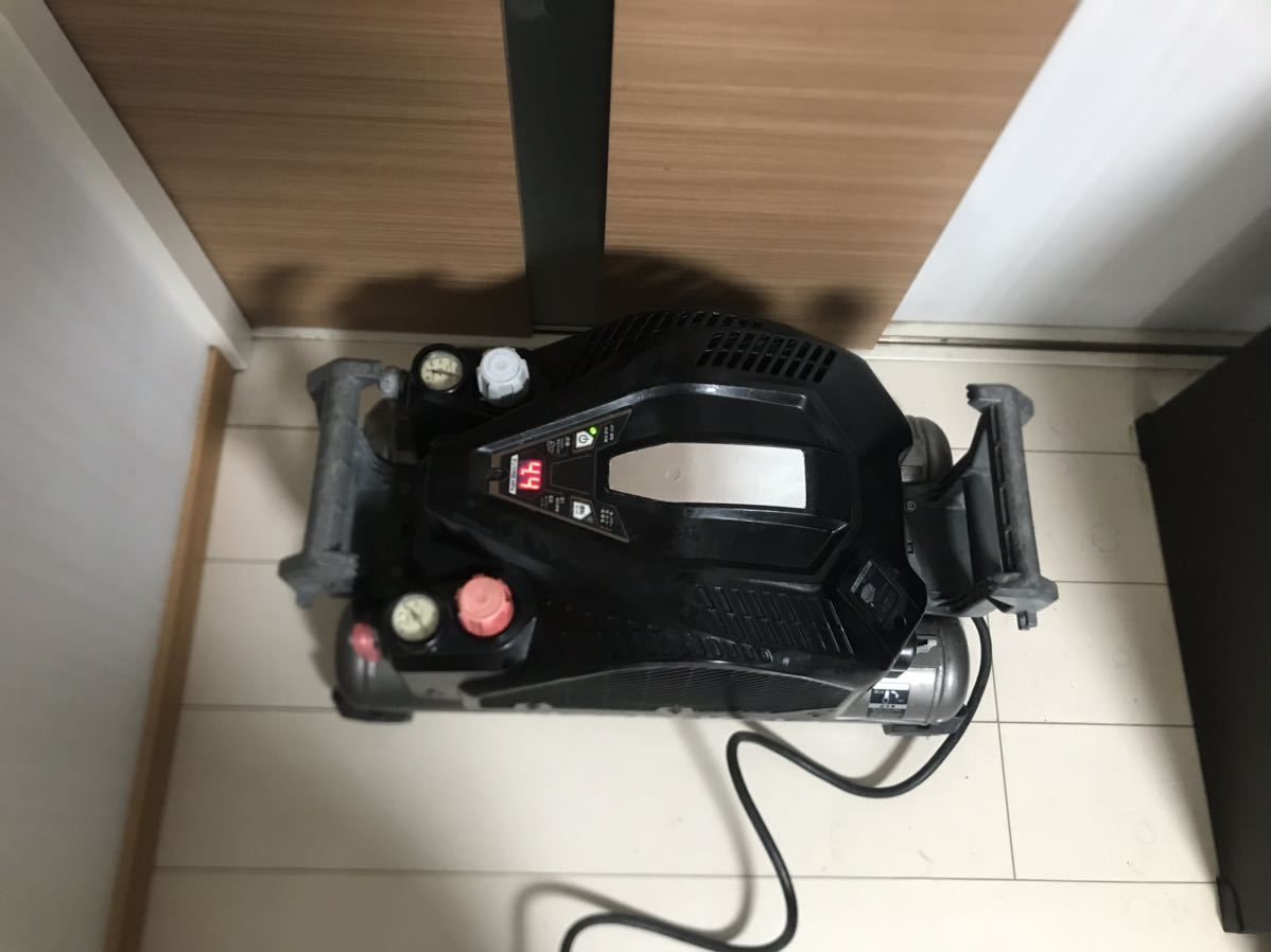 岩田 小型エアーコンプレッサー DCS-02P 0.2kW 100V 15リットル 