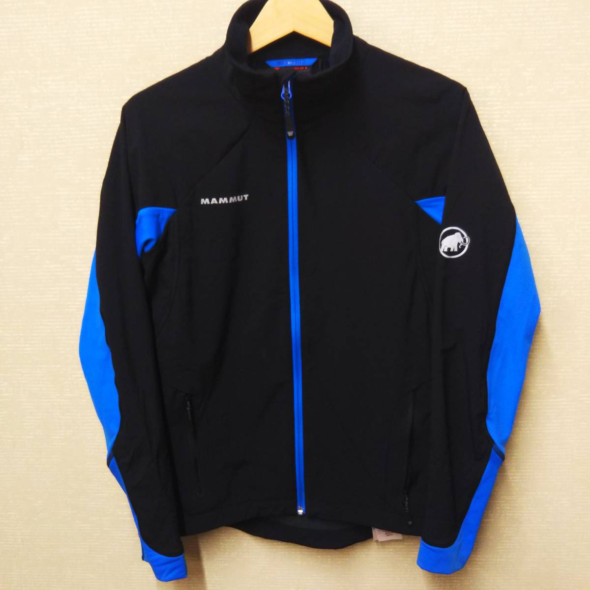  MAMMUT マムート マウンテンパーカー ナイロンジャケット ラグランスリーブ 裏起毛 ブラック ブルー size:M メンズ 店舗受取可(男性用)｜売買されたオークション情報、yahooの商品情報をアーカ 男性用