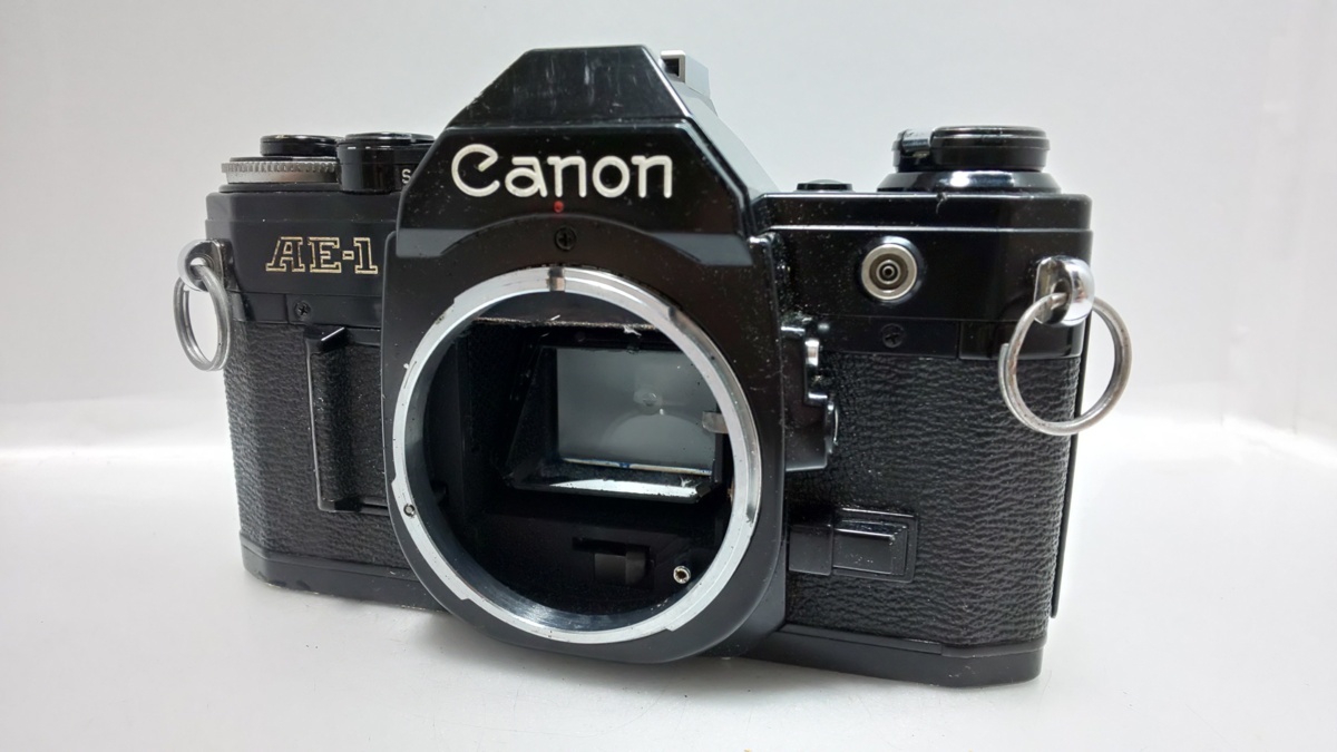 お得，定番人気 Canon AE-1 ブラック シャッター 露出 動作 鳴き無し 現状品(キヤノン)｜売買されたオークション情報、yahooの商品情報をアーカイブ公開 - オークファン マニュアルフォーカス