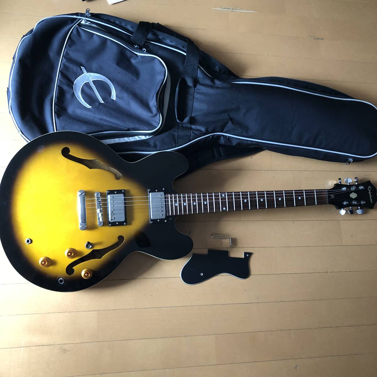 Epiphone Dot VS セミアコ Epiphone DOT VS セミアコ ハードケース付