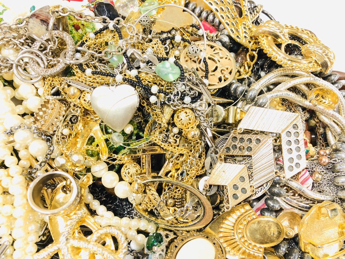 M イミテーション アクセサリー 大量 まとめ 6.7kg ブローチ