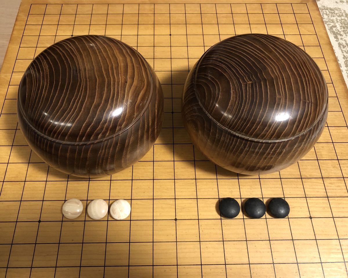 買い 碁盤 碁石 美品 本蛤 那智黒 囲碁 35号？ 本蛤0.9cm×2.1cm 那智黒