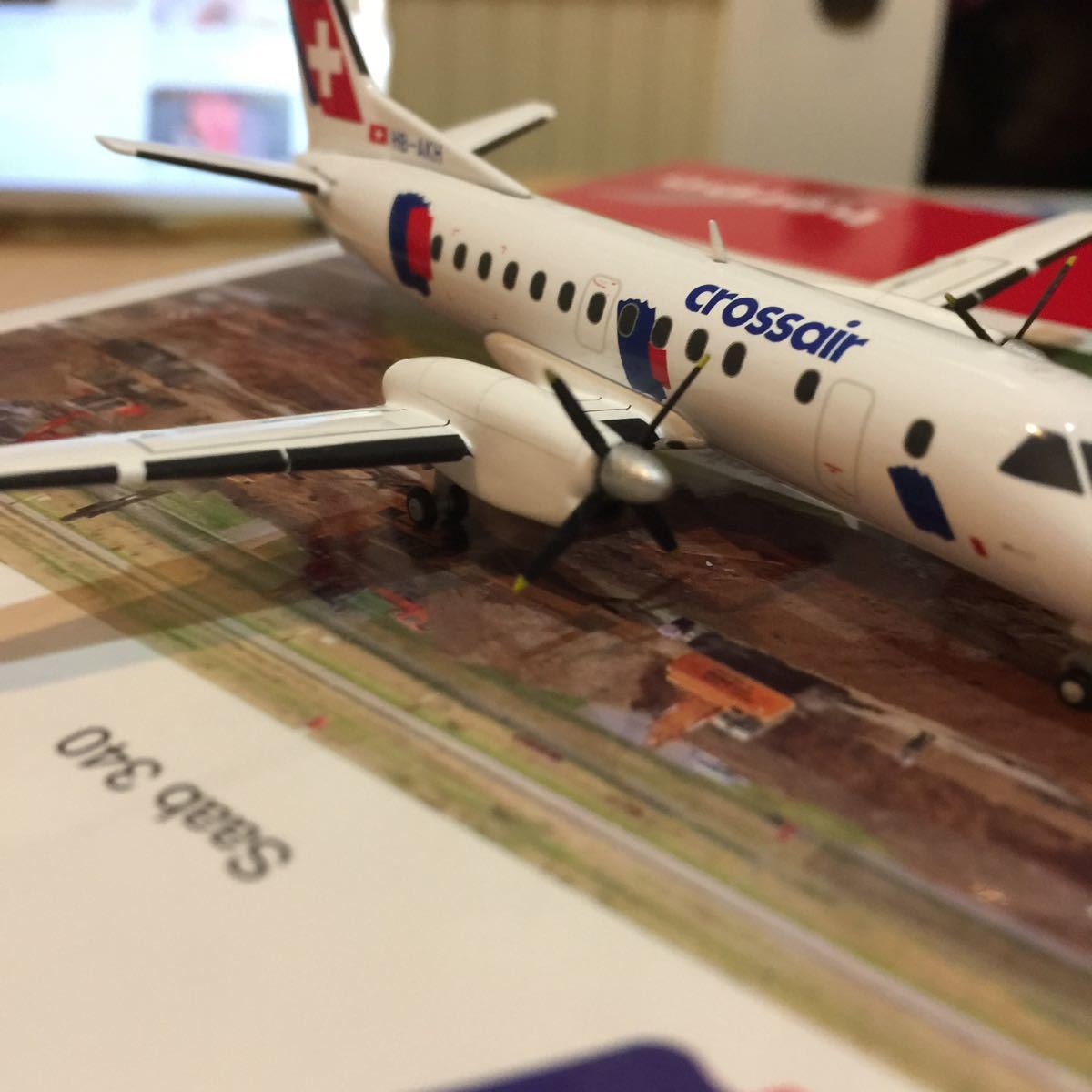 SAAB 340 クロスエアーダイキャストモデル1／200 飛行機模型
