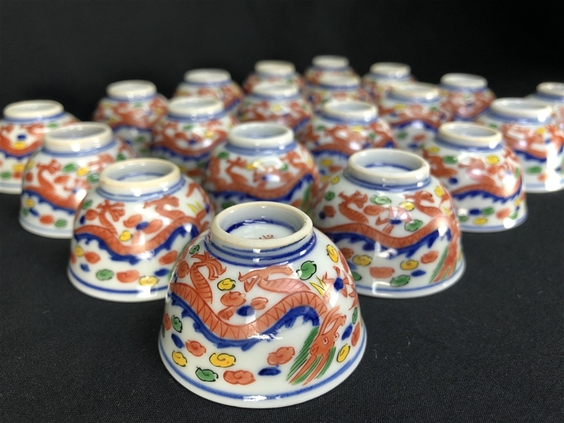 煎茶 酒器 九谷 寄せ盃 五客 時代物(A969) 新作入荷，大人気 245【我楽多】 時代物 九谷焼 酒器 盃 20客 色絵 龍
