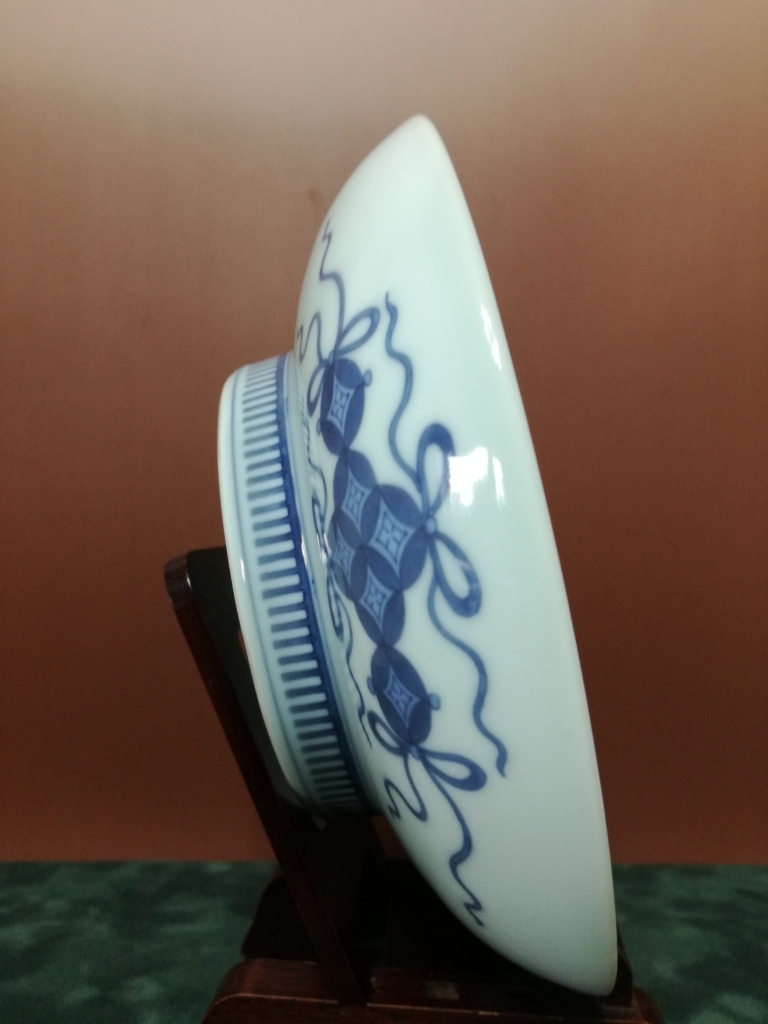 鍋島色絵椿繋文七寸皿 佐賀県 旧家 蔵出し品 鍋島色絵椿繋文七寸皿