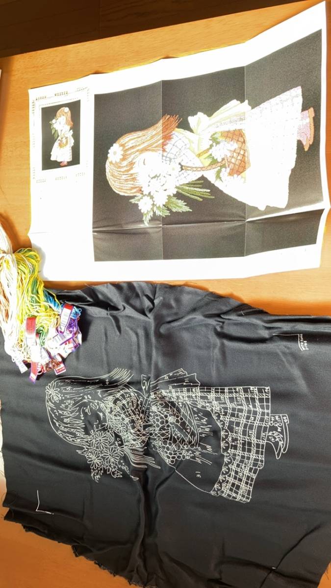 文化刺繍　花と少女_1