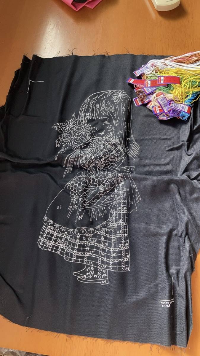 文化刺繍　花と少女_2