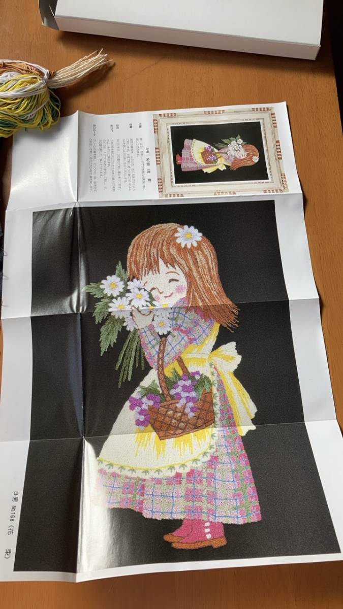 文化刺繍　花と少女_3