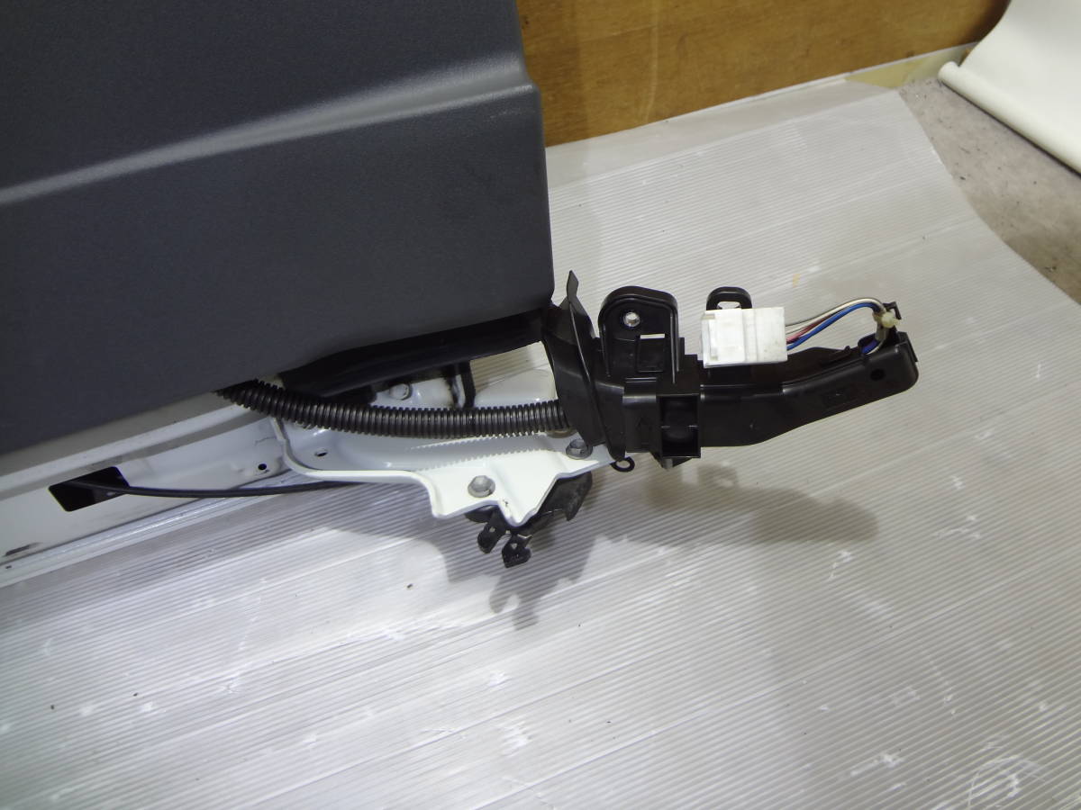 02314 タント カスタム L375S　　左リア　スライドドア　W24（パールホワイト）　 21年_7