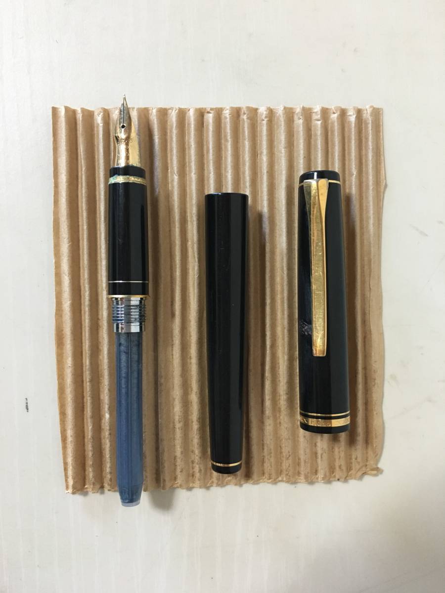 ◆万年筆　Elabo　PILOT　ペン先 14K 585　MADE IN JAPAN　中古品◆ パイロット PILOT 万年筆 14金 Pilot ペン先14K-585刻印11-130
