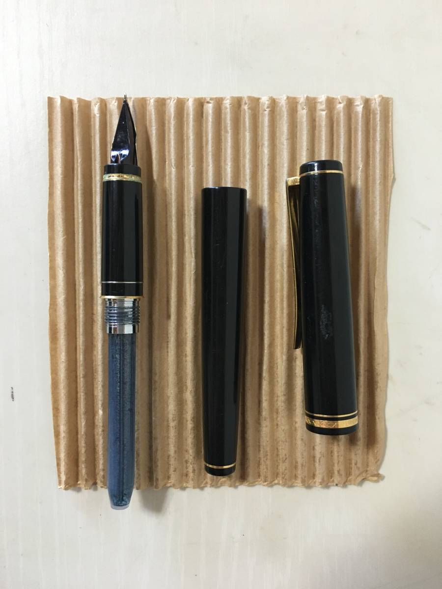 ◆万年筆　Elabo　PILOT　ペン先 14K 585　MADE IN JAPAN　中古品◆ パイロット PILOT 万年筆 14金 Pilot ペン先14K-585刻印11-130