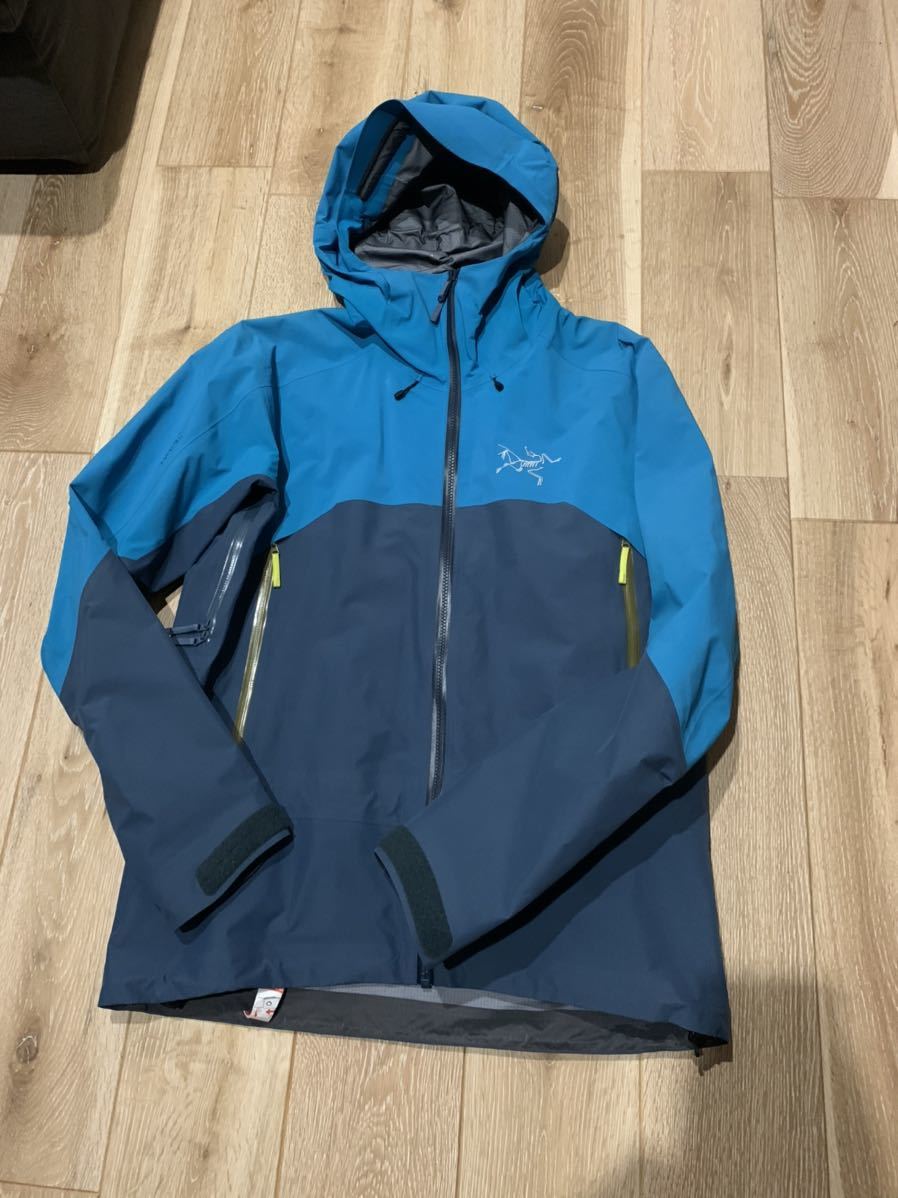 【定番人気，お得】 アークテリクス RUSH JACKET メンズ MサイズGORE-TEX(Mサイズ)｜売買されたオークション情報、yahooの商品情報をアーカイブ公開 - オークファン 男性用