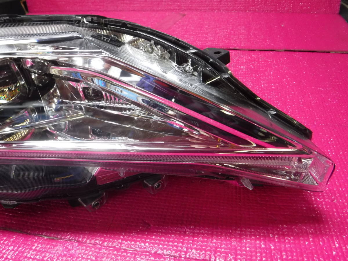 ハリアー トヨタ ZSU60W 0 右ヘッドランプユニット 右ヘッドライト