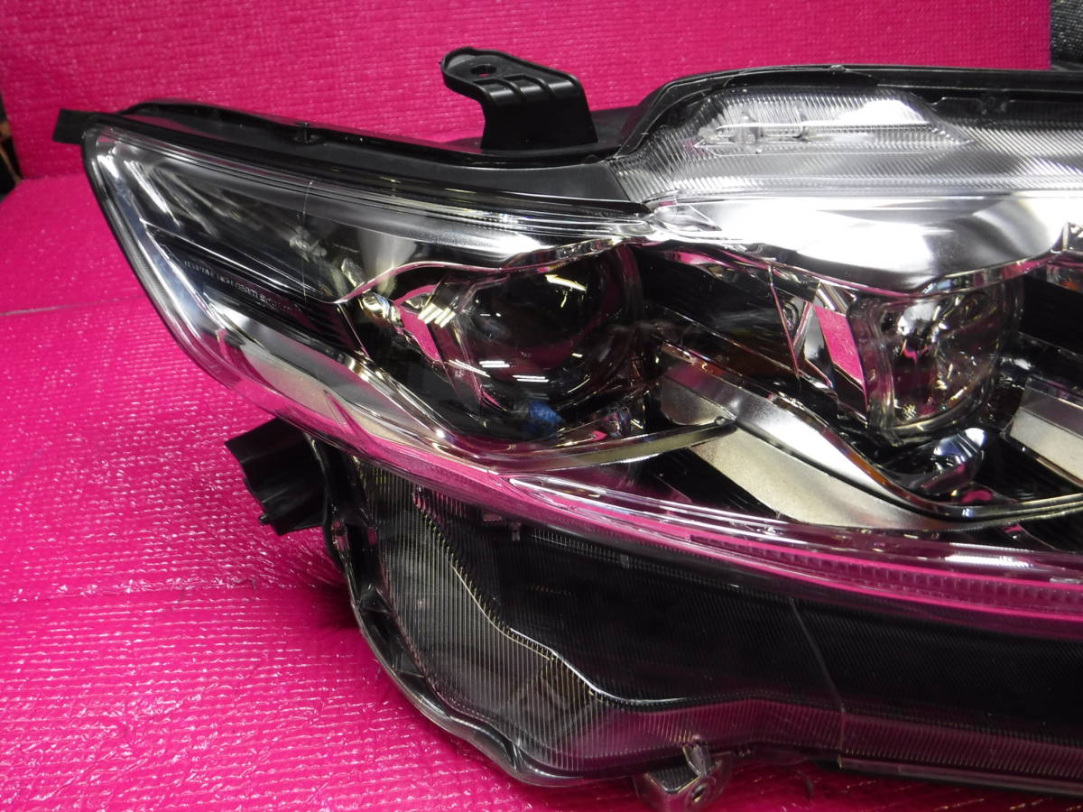 ハリアー トヨタ ZSU60W 0 右ヘッドランプユニット 右ヘッドライト