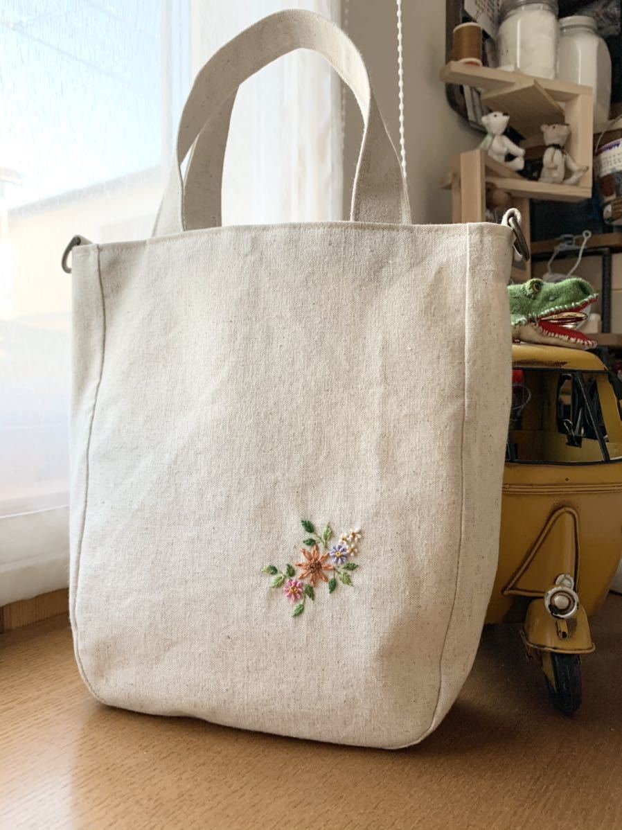 お花のバッグ 手刺繍 ハンドメイド リネン生地 トートバッグ その他 売買されたオークション情報 Yahooの商品情報をアーカイブ公開 オークファン Aucfan Com
