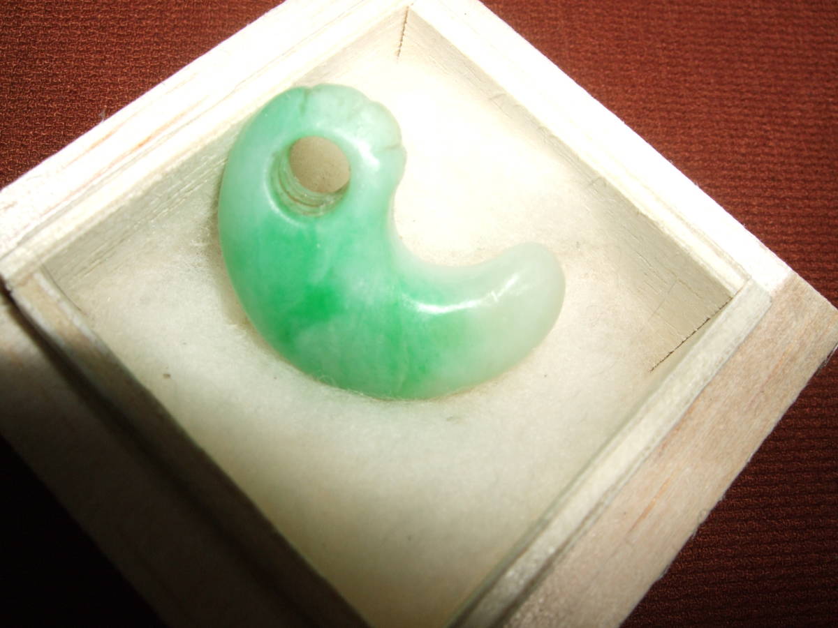 古墳期 ロウカン 丁子形翡翠勾玉 須恵器 0 翡翠勾玉 勾玉 古墳 古墳期