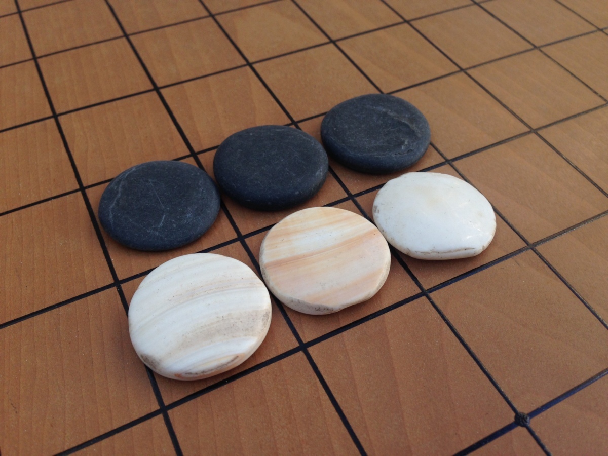 美品【伝統基盤師 鬼頭徳吉名人 作】天然木製囲碁盤 19路 木製囲碁盤