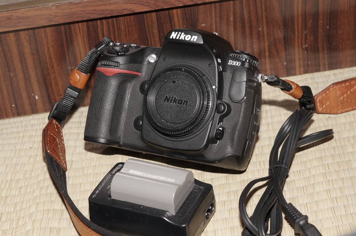 カメラ 【ショット数約3000回】Nikon D300