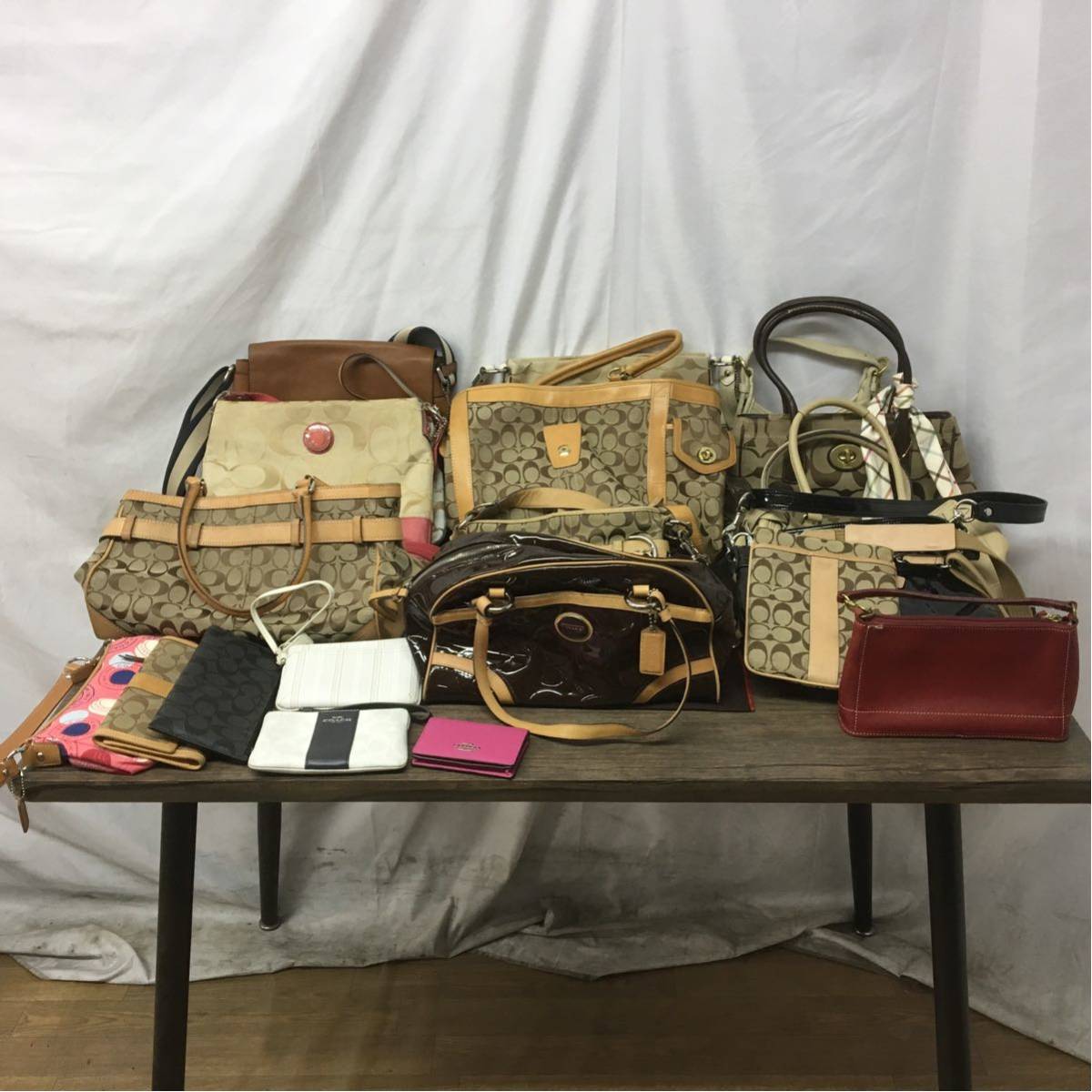 【お得，大人気】 COACH バッグ ポーチ 財布など まとめ売り 大阪市内 引取歓迎 16562(その他)｜売買されたオークション情報、yahooの商品情報をアーカイブ公開 - オークファン かばん、バッグ
