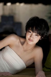 剛力彩芽のYahoo!オークション(旧ヤフオク!)の相場・価格を見る｜Yahoo