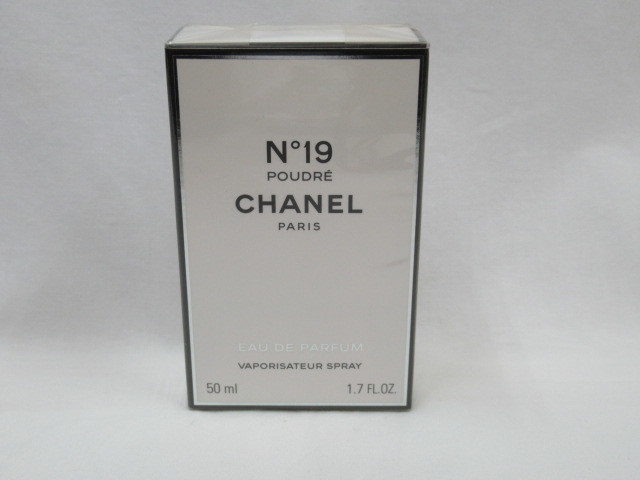 CHANEL Eau de Parfum N°19 ヴァポリザター (50ml) シャネル N°19