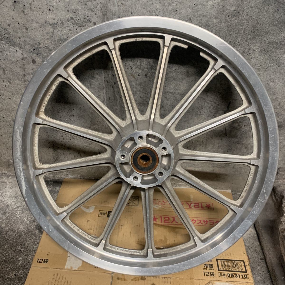 ハーレーダビッドソン 純正フロントホイール 中古