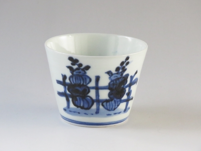 古伊万里　染付　瓔珞文　そば猪口　覗き　江戸時代　骨董品　アンティーク　金継ぎ 古伊万里 染付 | 覗き猪口 江戸後期 (有)新原美術 powered by BASE 渦