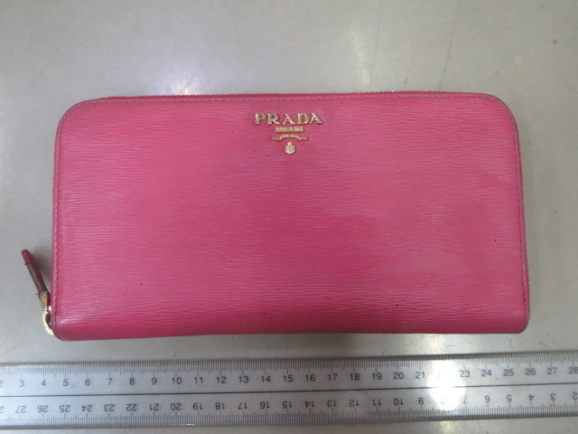 送料無料，新作 PRADA プラダ ラウンドファスナー長財布(女性用財布)｜売買されたオークション情報、yahooの商品情報をアーカイブ公開 - オークファン 服飾小物