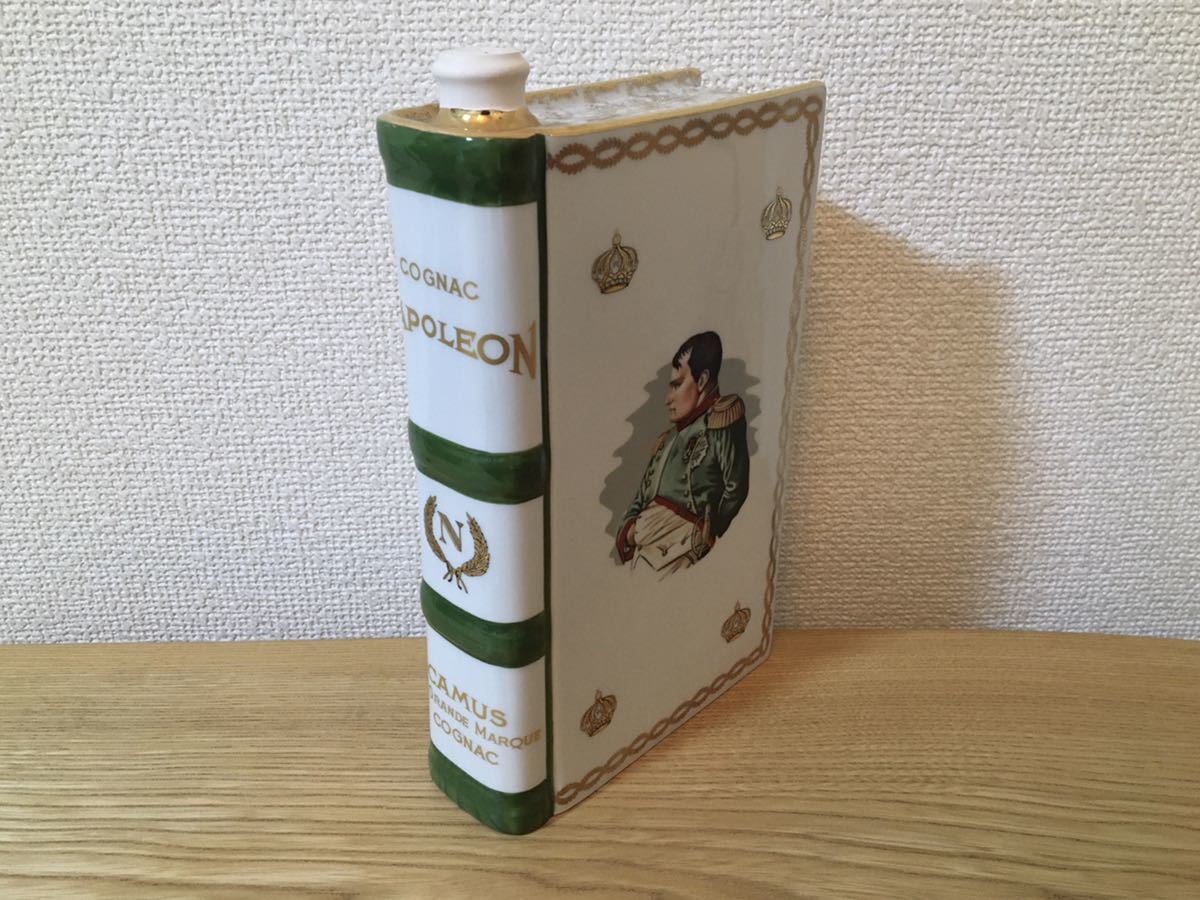 赤字超特価，大人気 古酒　貴重　未開栓　カミュ　CAMUS ナポレオン　ブック　白色　陶器ボトル コニャック ブランデー