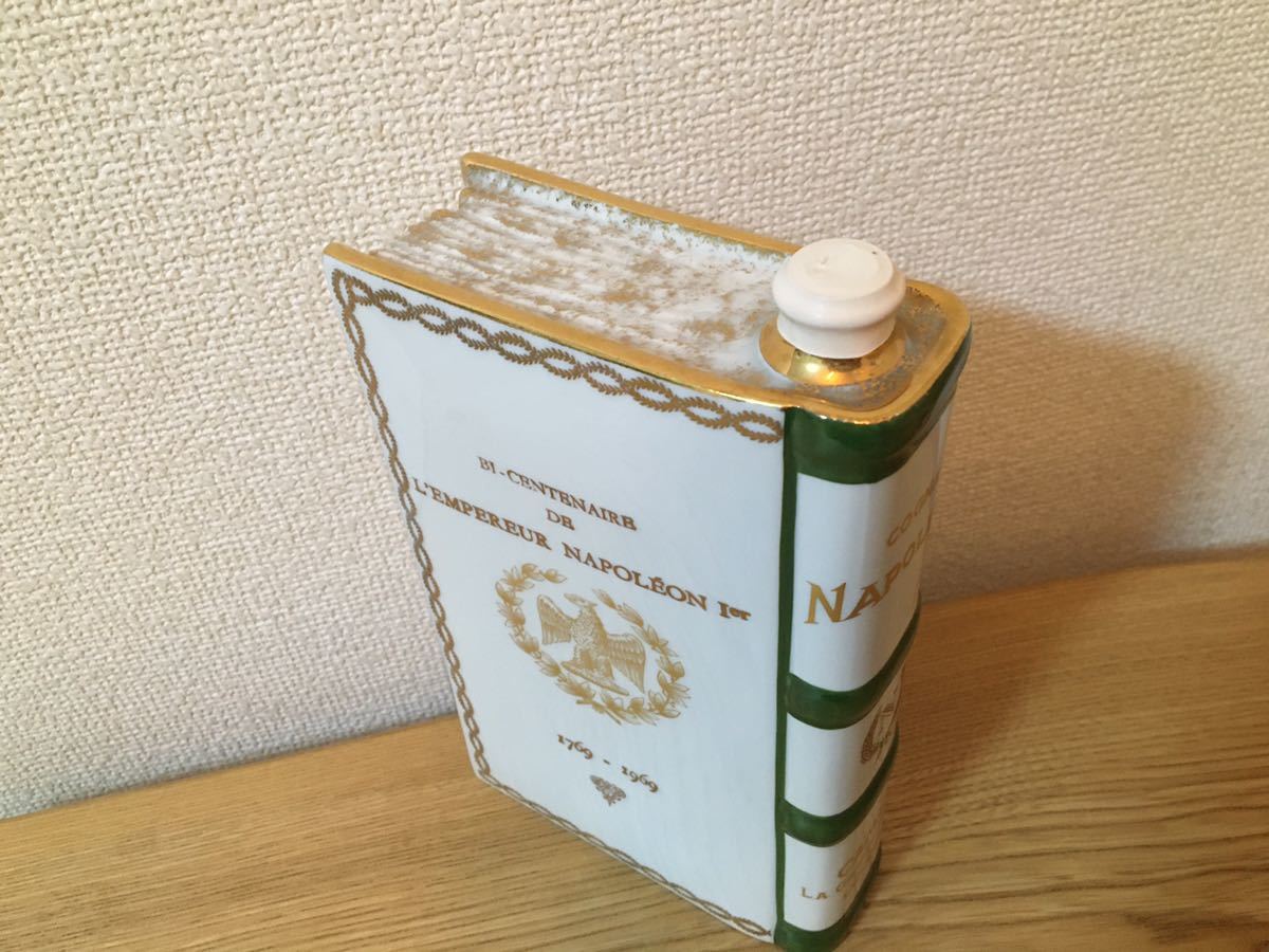 赤字超特価，大人気 古酒　貴重　未開栓　カミュ　CAMUS ナポレオン　ブック　白色　陶器ボトル コニャック ブランデー