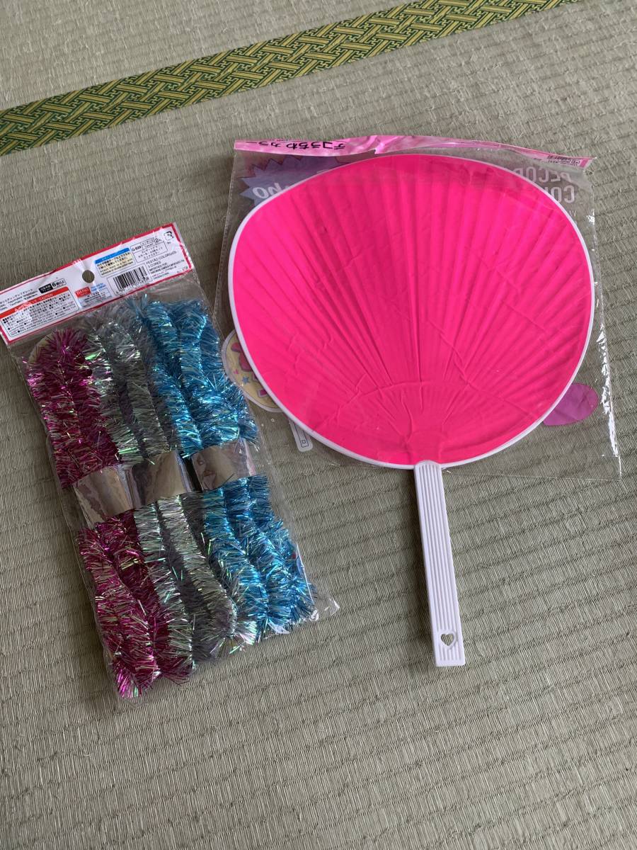 ダイソー デコうちわジャンボ 蛍光ピンク カラーモール ミックス キラキラ その他 売買されたオークション情報 Yahooの商品情報をアーカイブ公開 オークファン Aucfan Com