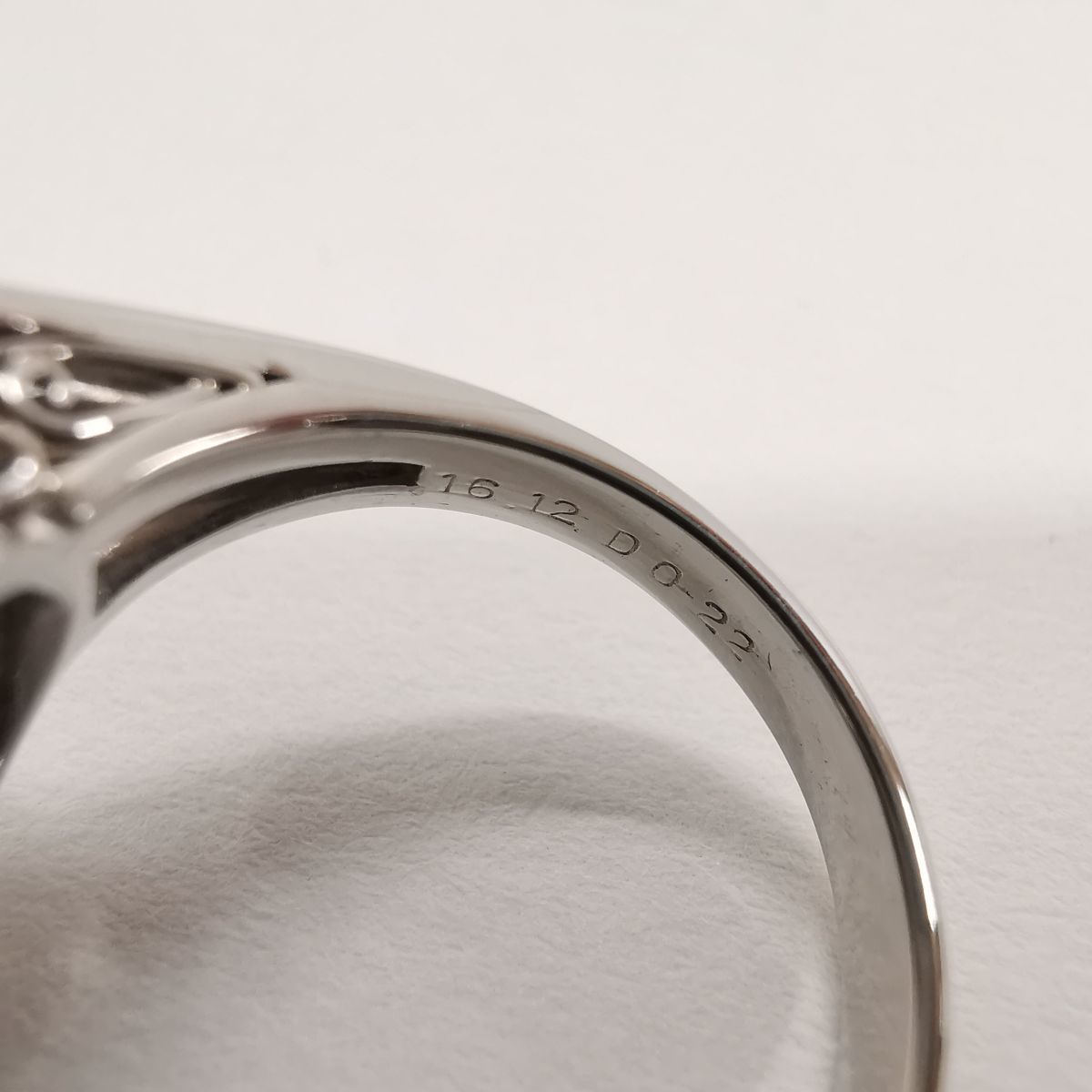 送料無料 指輪 リング K18/PT900 ブラックスターサファイア16.12ct ダイヤモンド0.22ct 総重量13.2g 14.5号 ケース 鑑定書付#6262 スターサファイア リング 指輪 指輪」の人気商品一覧・価格比較 - 価格.com