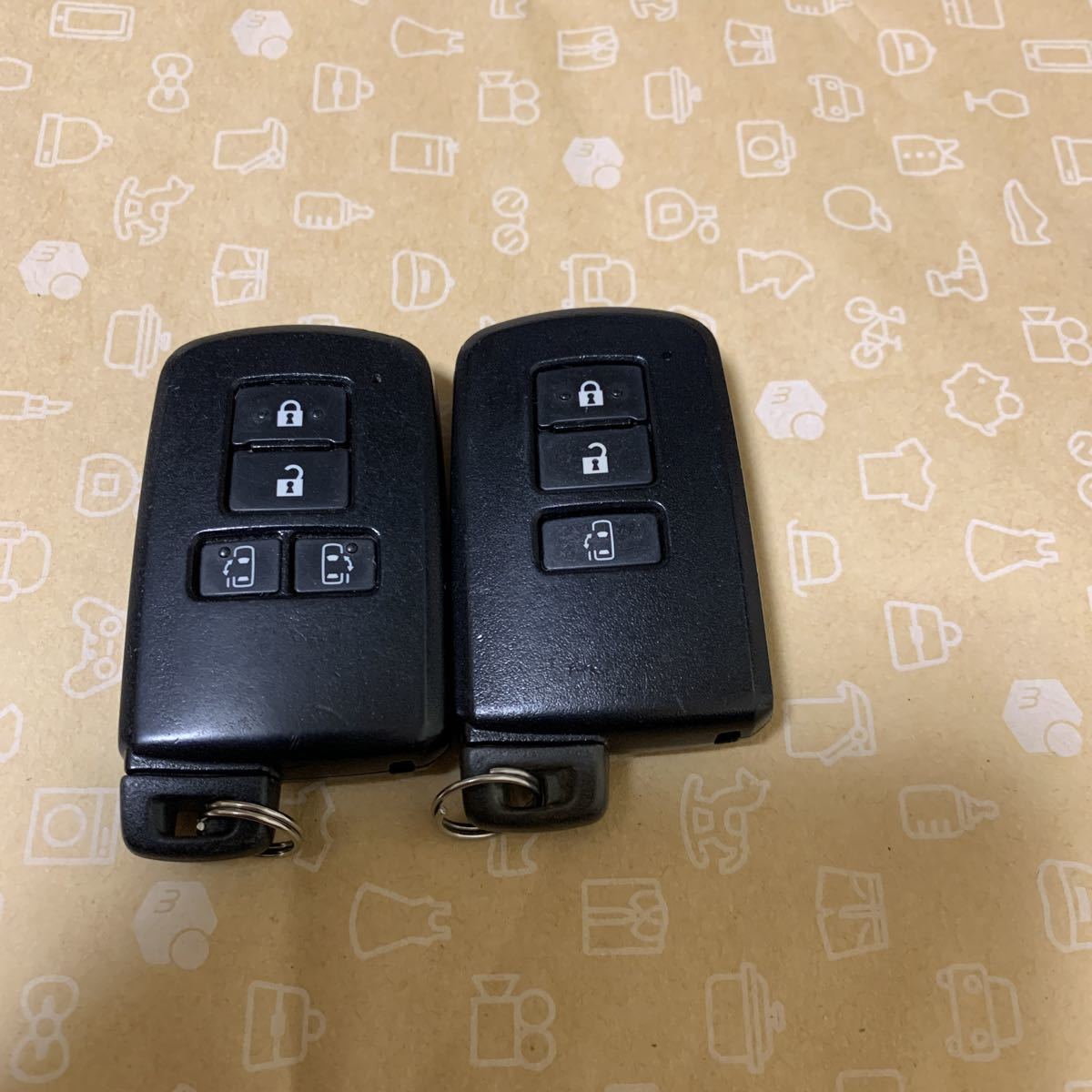 トヨタヴォクシー ノア エスクァイア 80系 シエンタ等スマートキー 3