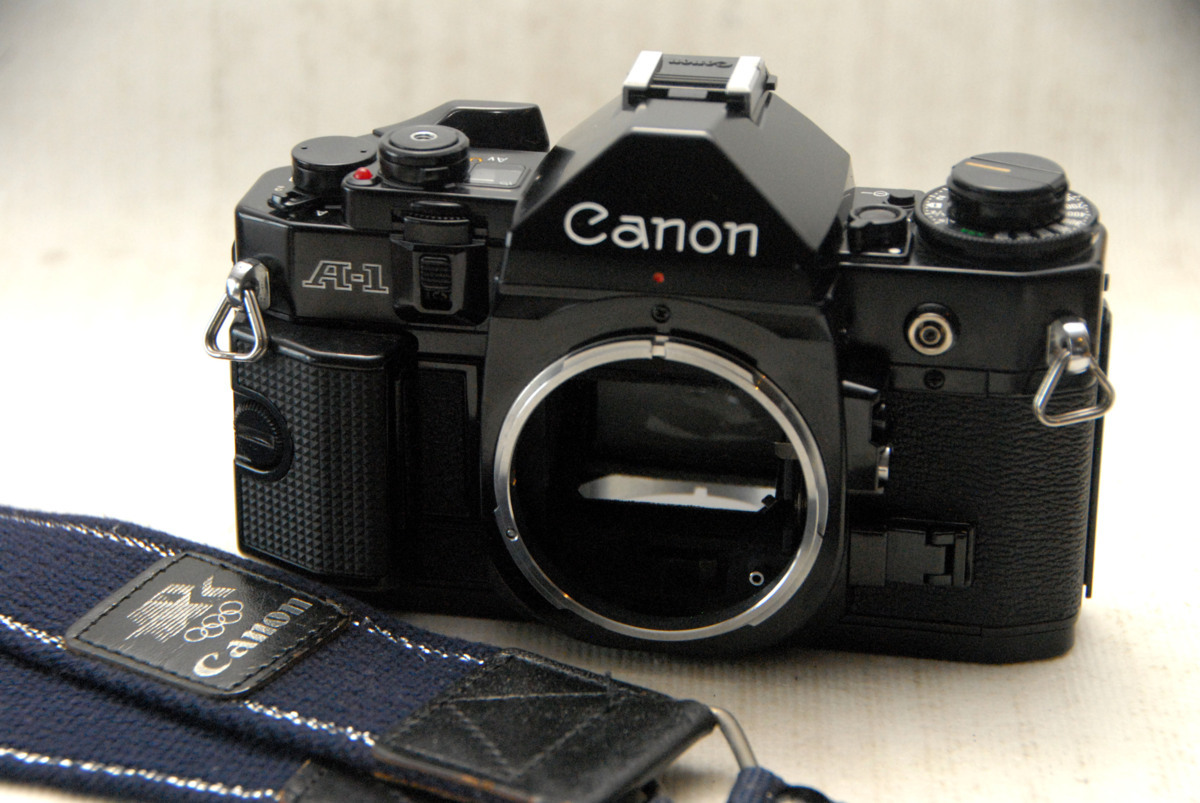 100%新品，正規品 Canon キャノン の高級一眼レフカメラ A-1 ボディ + 五輪記念ストラップ付 良好品 鳴き無し 腐食無し(キヤノン)｜売買されたオークション情報、yahooの商品情報をアーカイブ公開 - オークファン マニュアルフォーカス