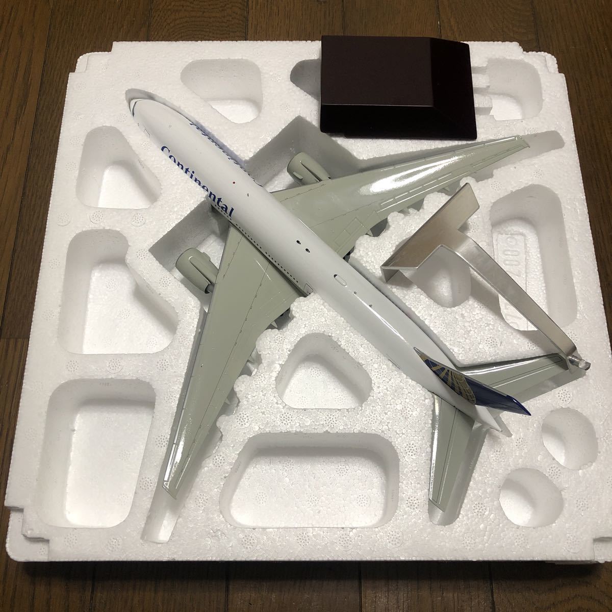 Gemini 1⁄400 B777-200ERコンチネンタル航空 Gemini Jets
