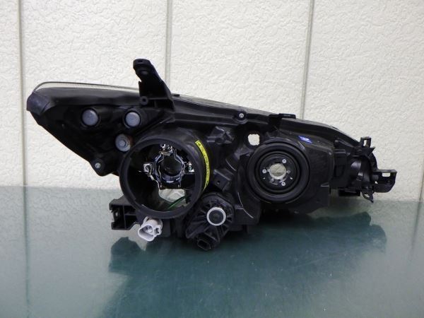 4102642☆ ウィッシュ 20系 前期 左ライト HID ICHIKOH 68-16 ZGE20