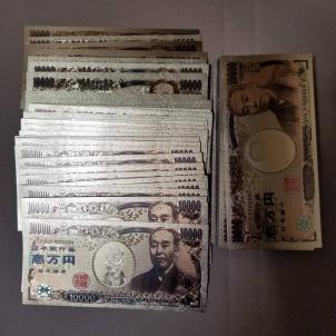 在庫処分★100枚セット★送料無料★★金箔1万円札★★金箔10000円札★ブランド財布やバッグに☆国内配送★本物の紙幣ではありません。
