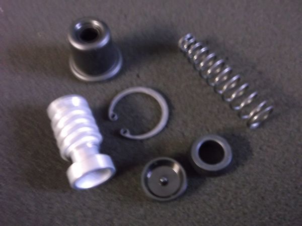 SC22 純正 リア ブレーキ マスターシリンダー インナーキット GL ゴールドウイング GL1500 ピストン シール 新品 ピストン リヤ .mg9