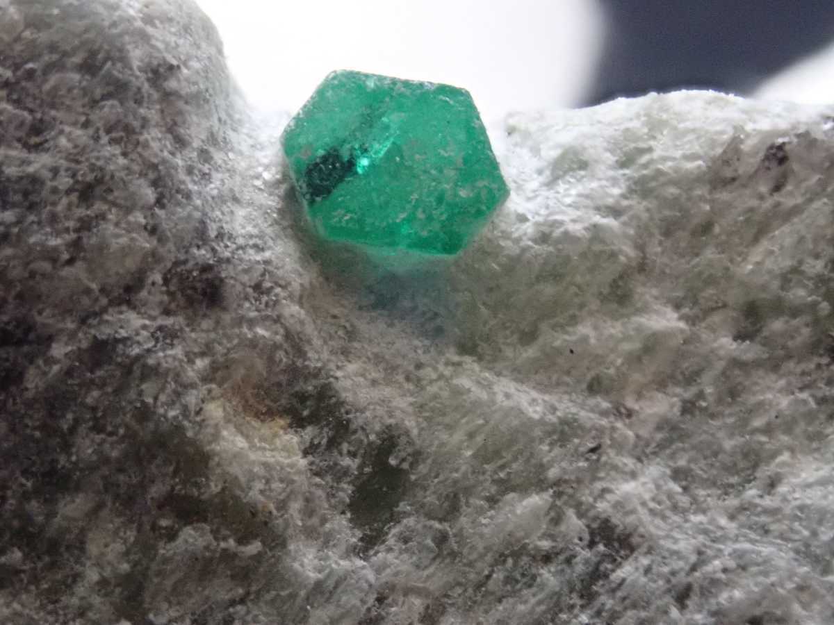 エメラルド パキスタン産 原石 鉱物標本 緑柱石 鉱物 標本 天然石 母岩