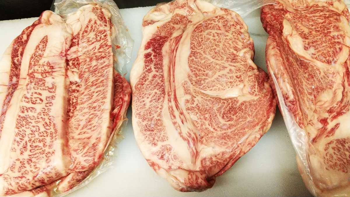  激安 最高級 ５等級 黒毛 和牛 長ロース ステーキ 重量2 2キロ 3パック 冷蔵 発送 甘味断面ロース 個体式番号シール張っています(ロース)｜売買されたオークション情報、yahooの商品情報をア ロース