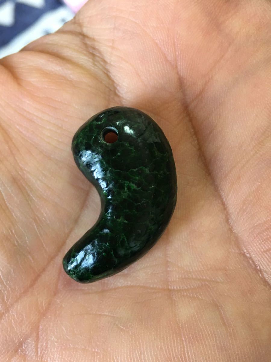 勾玉 翡翠 勾玉（糸魚川翡翠 ネックレス 価格.com - ネックレス」の