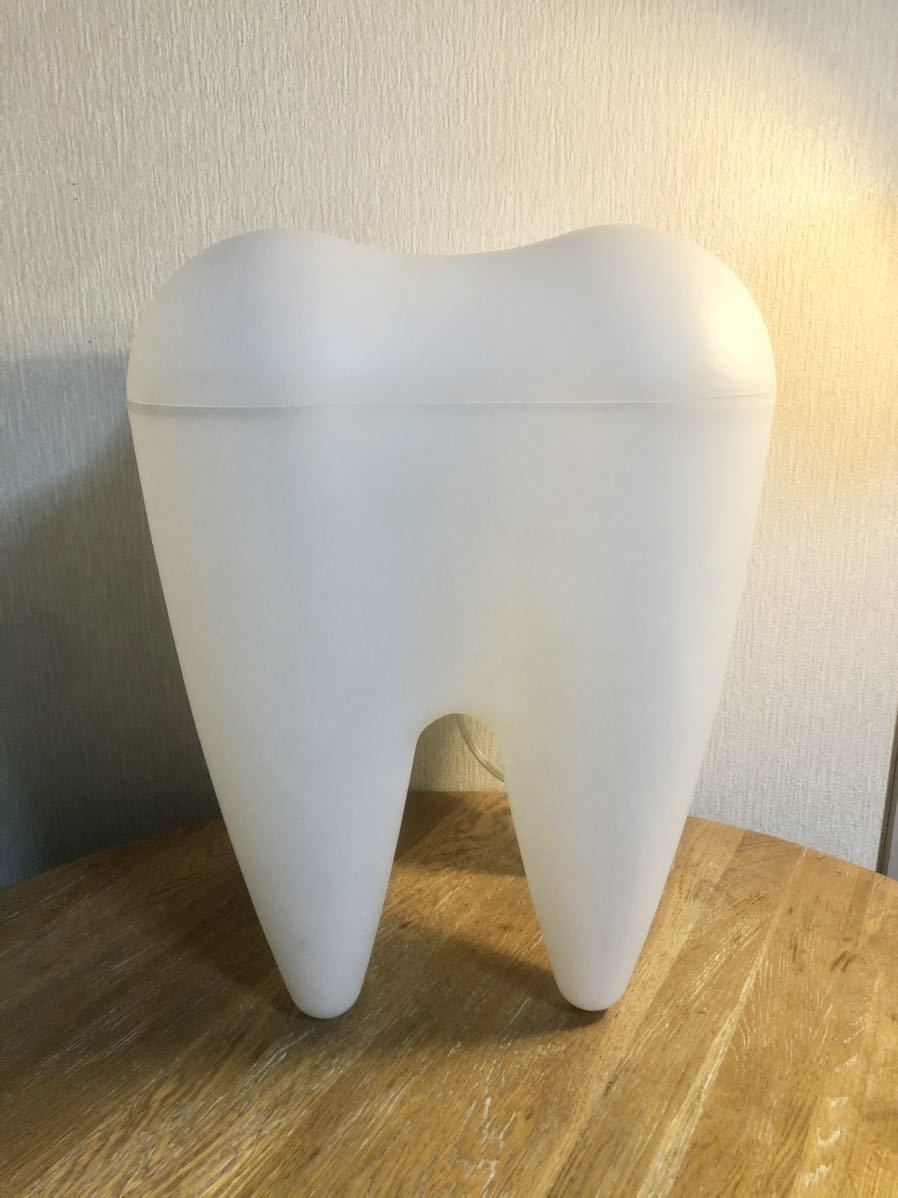 歯形のライト付き スツール オブジェ 置物 フロアライト Tooth Lamp