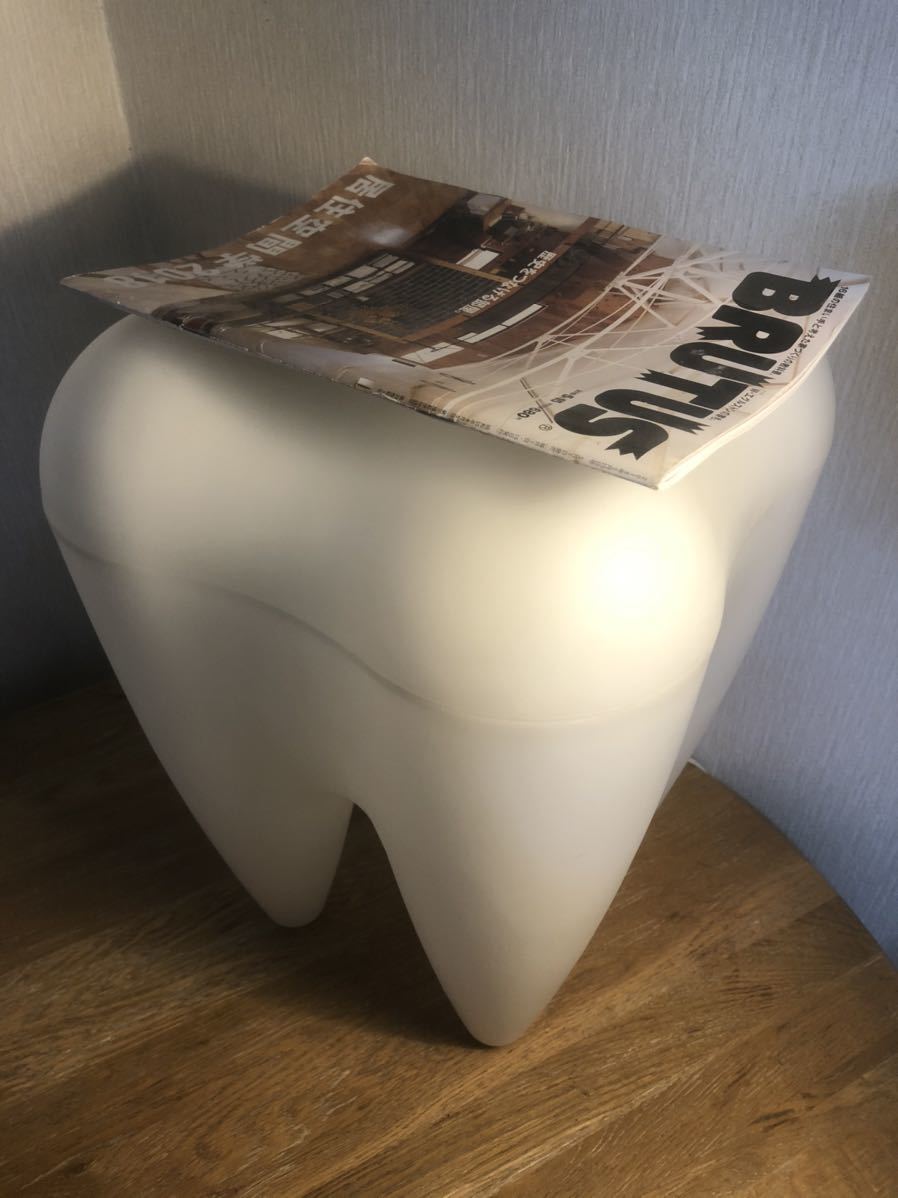 歯形のライト付き スツール オブジェ 置物 フロアライト Tooth Lamp