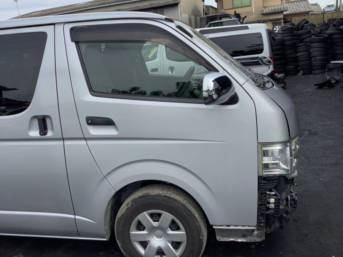 H18年 200系ハイエース DX 右フロントドア バイザー、ヒンジ付 カラー 