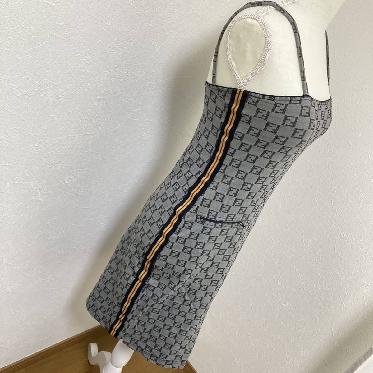 Fendi フェンディ レトロ キャミワンピ ワンピース サイズ42 レトロ 品 ワンピース ロング 売買されたオークション情報 Yahooの商品情報をアーカイブ公開 オークファン Aucfan Com