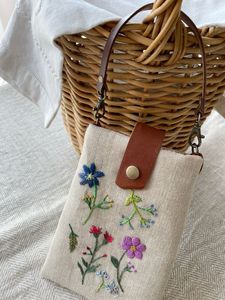 ハンドメイド ポーチ 刺繍のヤフオク の相場 価格を見る ヤフオク のハンドメイド ポーチ 刺繍のオークション売買情報は136件が掲載されています