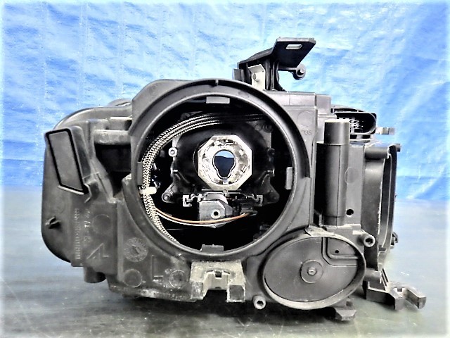 AUDI アウディ A4 B8(8K)純正OEM HIDヘッドライト左右セット ⁄ ランナ