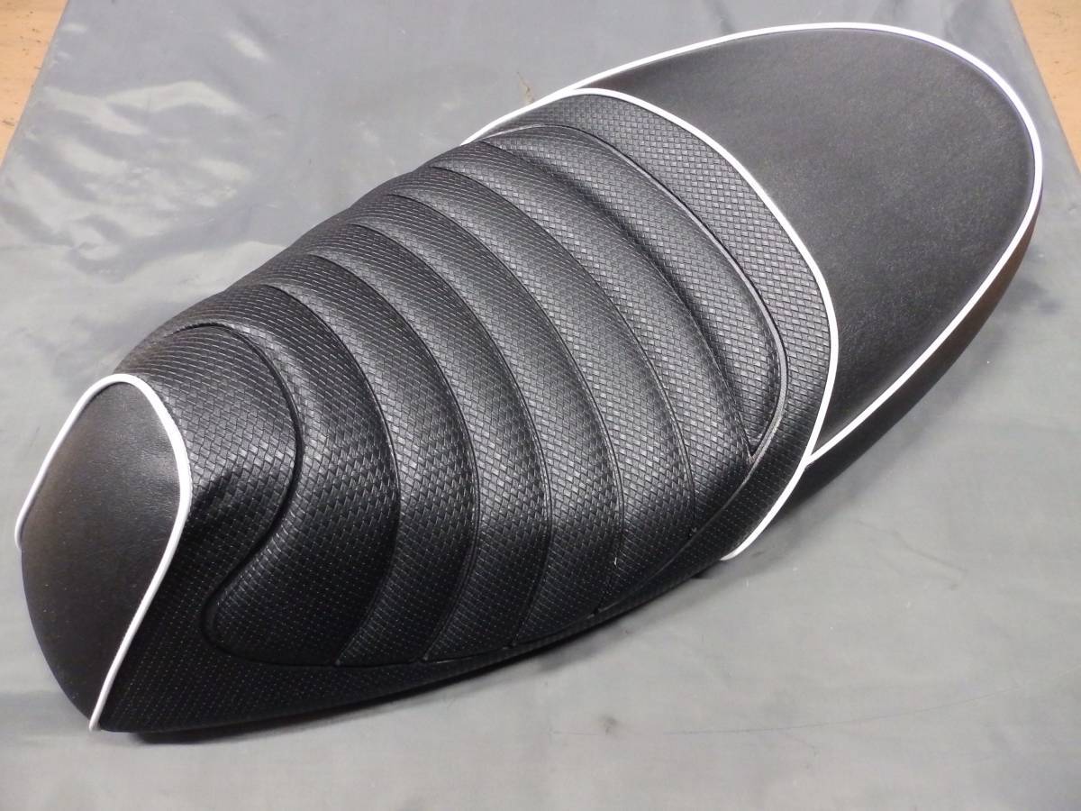 ※特価放出　シグナスX125 5代 SED8J 3㎝ローダウンシート N-20 P.WHI DCR製