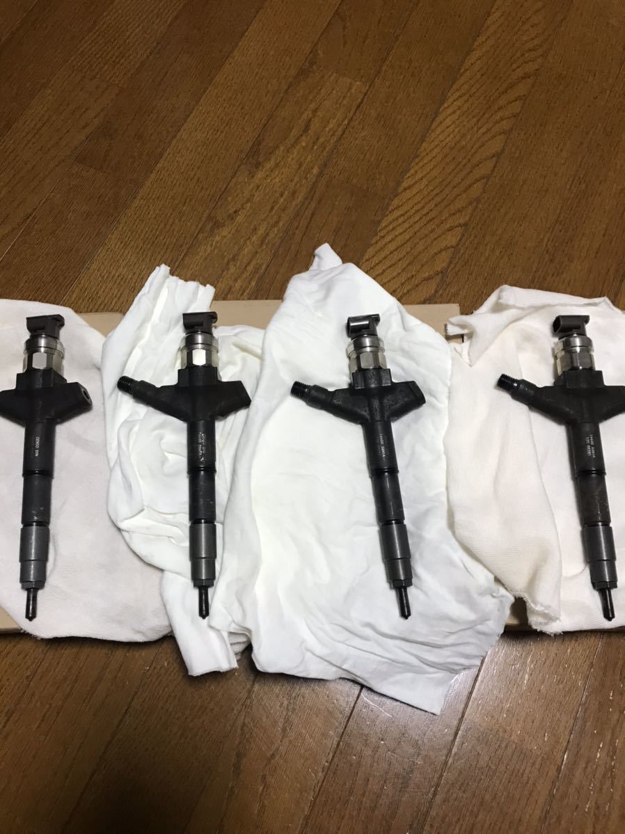良品 E26 キャラバン インジェクター 4本セット YD25 ジーゼル